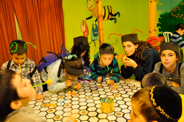 סרטון הצצה לפעילות תפקידי הדבורה